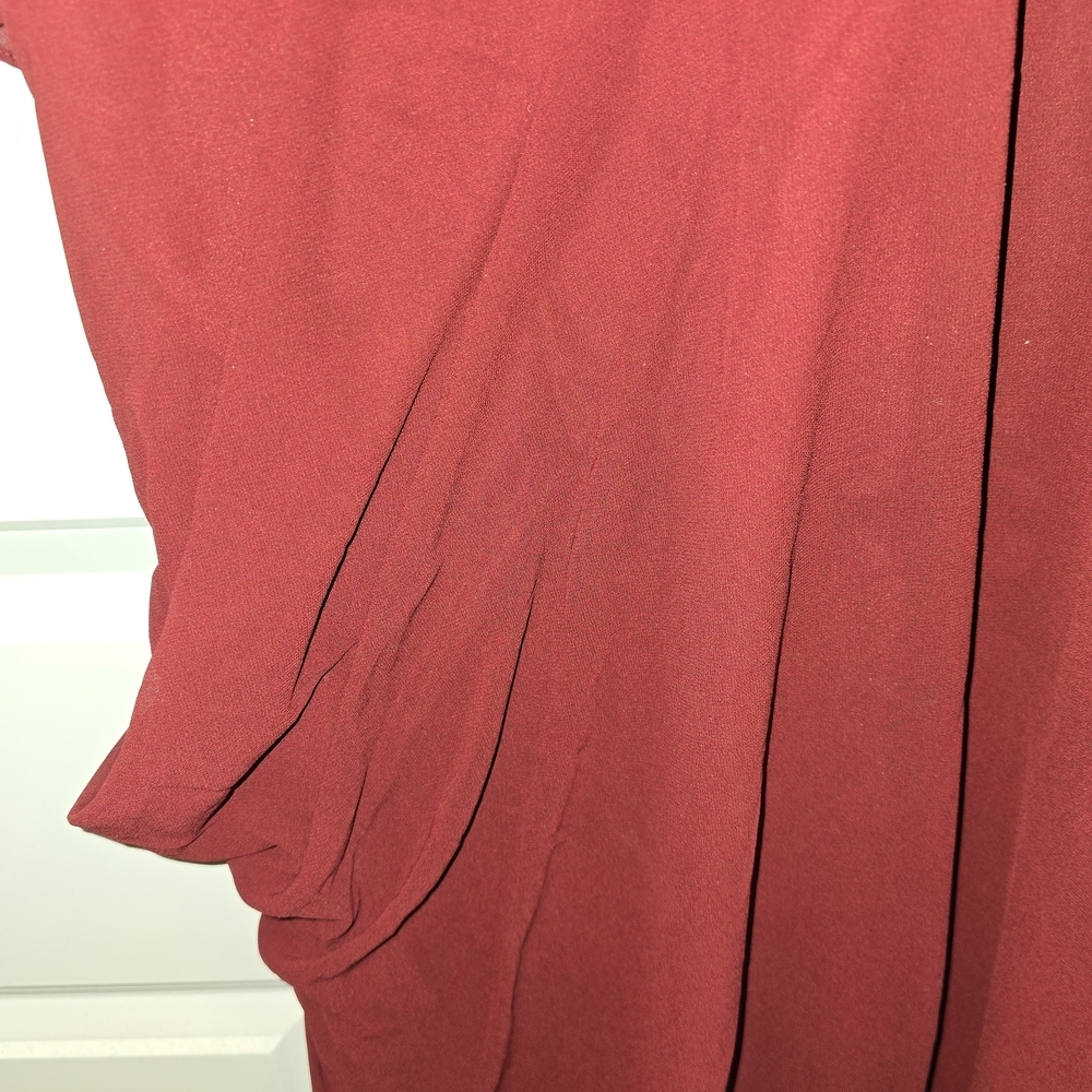 Chic Burgundy Dress with Sequin Detail. - Picture 3 of 3